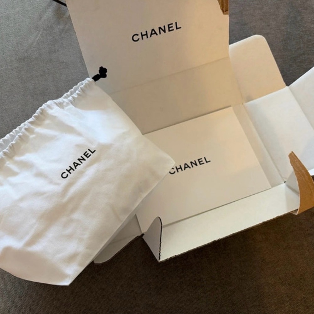 Authentic Chanel beauty cotton drawstring make up bag and sample set